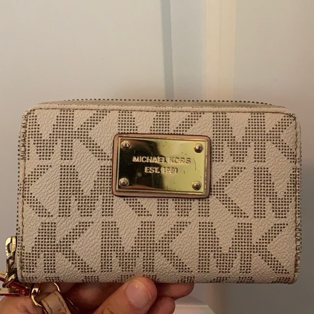 Micheal Kors wristlet
